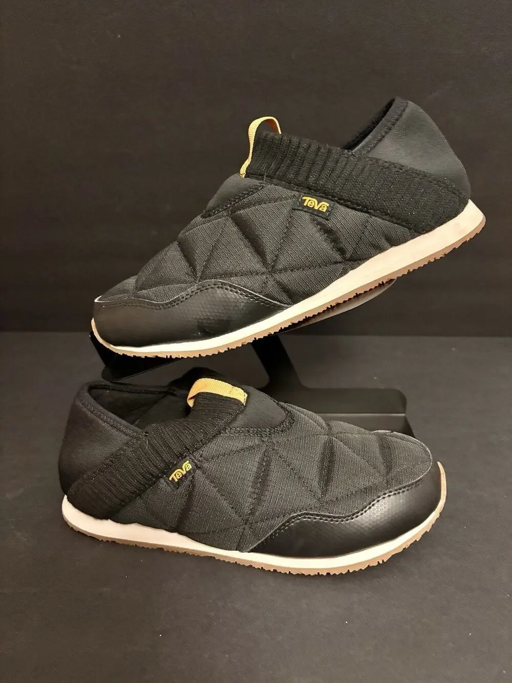 Teva ReEmber shoes feature a black Size 7 Women’s